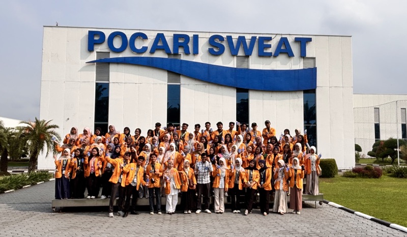 Dari Kelas ke Lini Produksi: Mahasiswa Pendidikan Akuntansi UNM Menelisik Jantung Operasi Industri Otsuka di Pasuruan