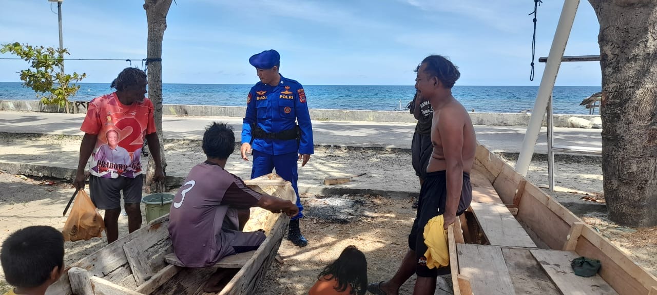 Satpolair Polres Parimo, Bantu Nelayan Dapatkan Kartu KUSUKA