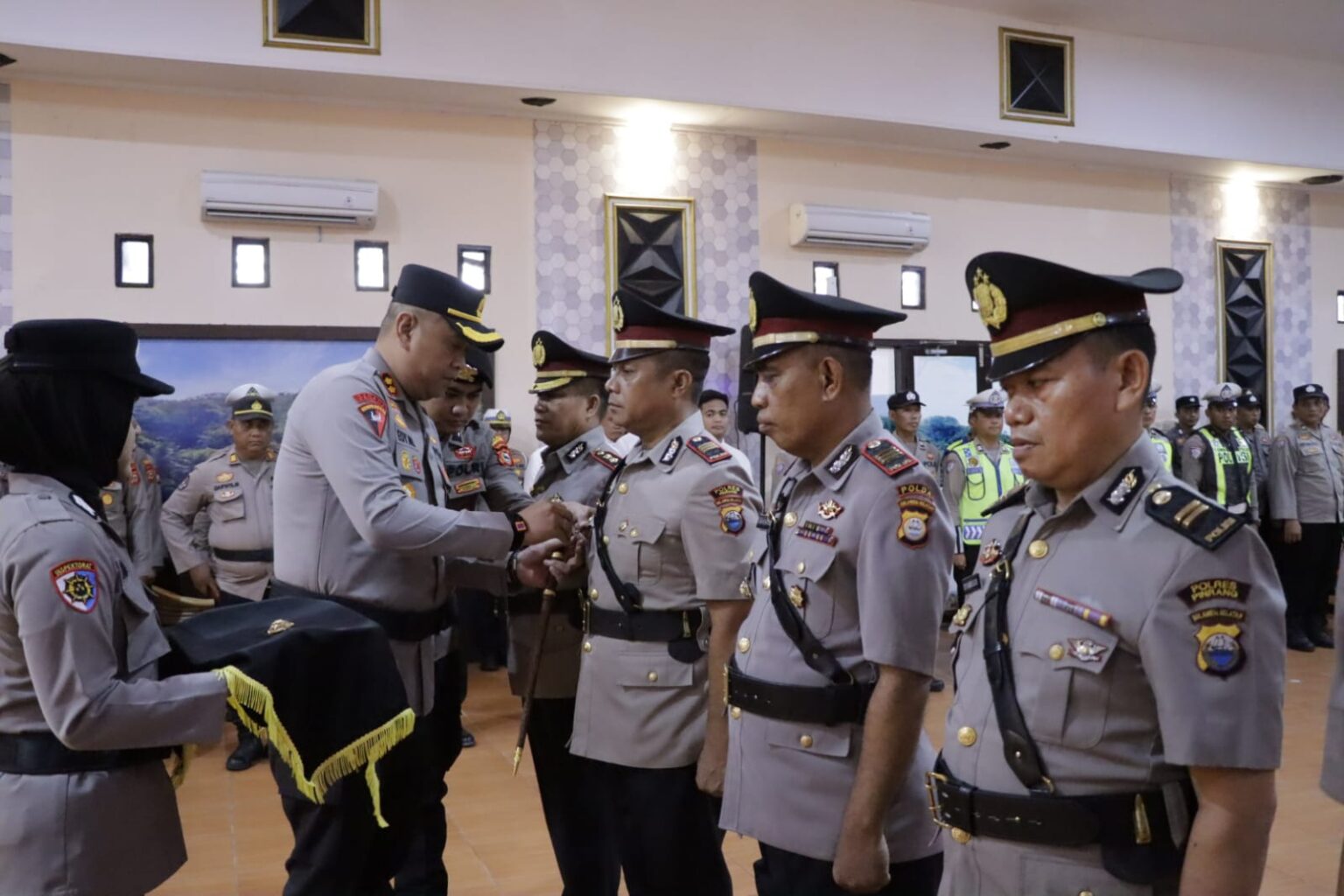 Kapolres Pinrang Pimpin Sertijab Sejumlah Pejabat Utama dan Pelantikan Kapolsek Mattiro Bulu