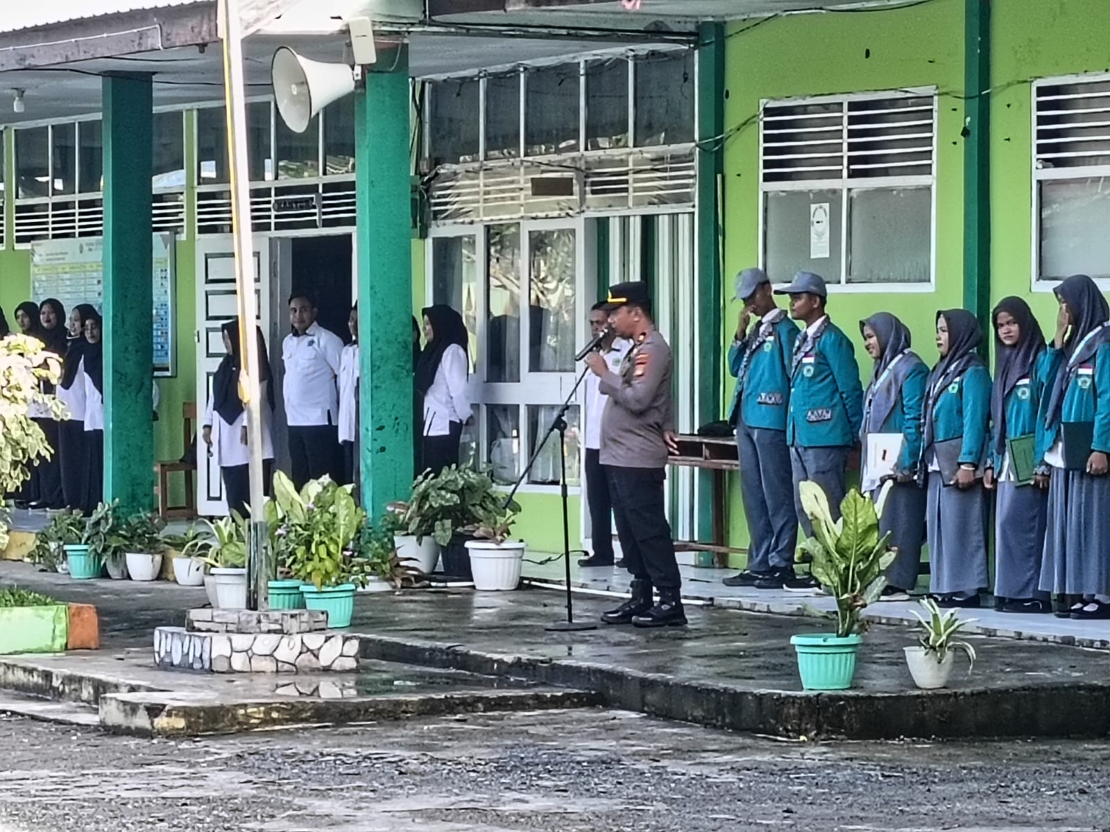 Kapolsek Belawa Ajak Pelajar MAN Wajo Jauhi Tawuran dan Gangguan Kamtibmas