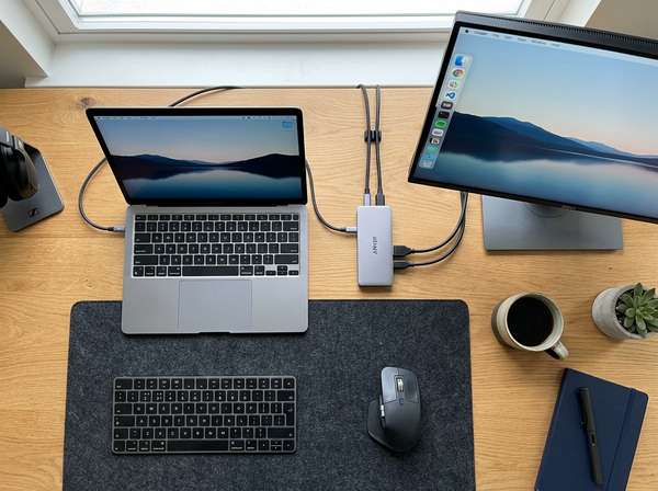 Laptop_connected_to_monitor_202605120028.jpeg