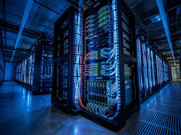Data_center_server_rack_glowing_202605112320.jpeg