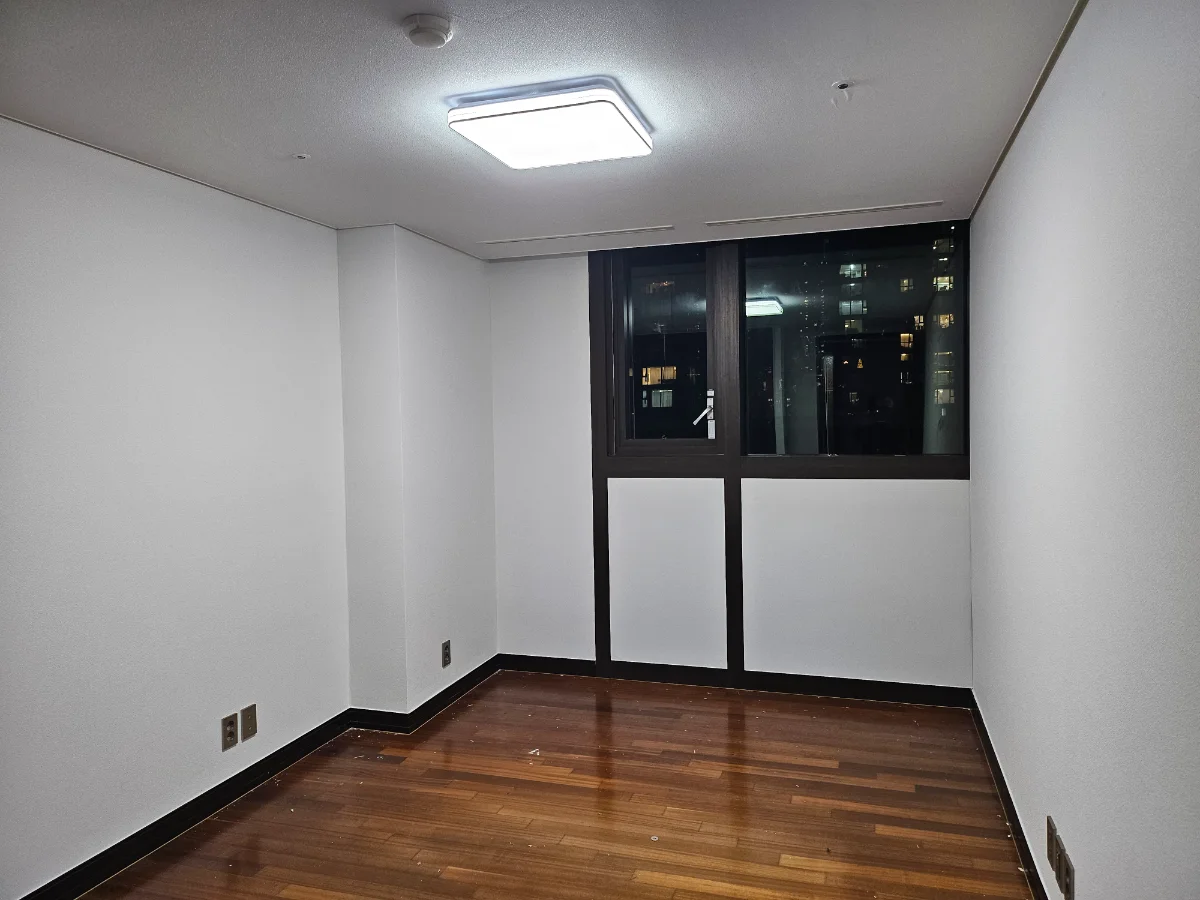 . 34평아파트 34평 아파트 전체 도배 시공을 진행했습니다. 결론부터 말하면 👉 “집 분위기가 완전히 새집처럼 바뀌었다” 는 느낌이 가장 큽니다