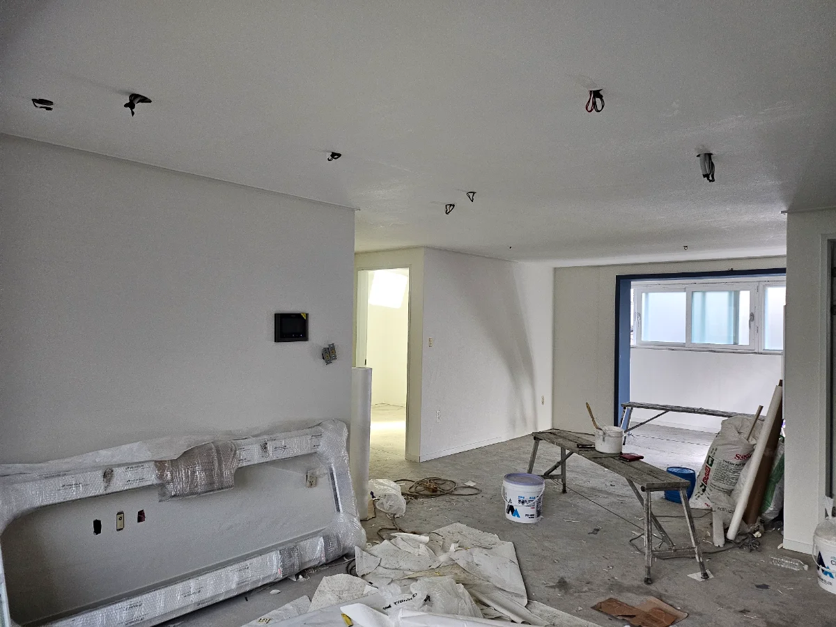 . 34평아파트 34평 아파트 전체 도배 시공을 진행했습니다. 결론부터 말하면 👉 “집 분위기가 완전히 새집처럼 바뀌었다” 는 느낌이 가장 큽니다