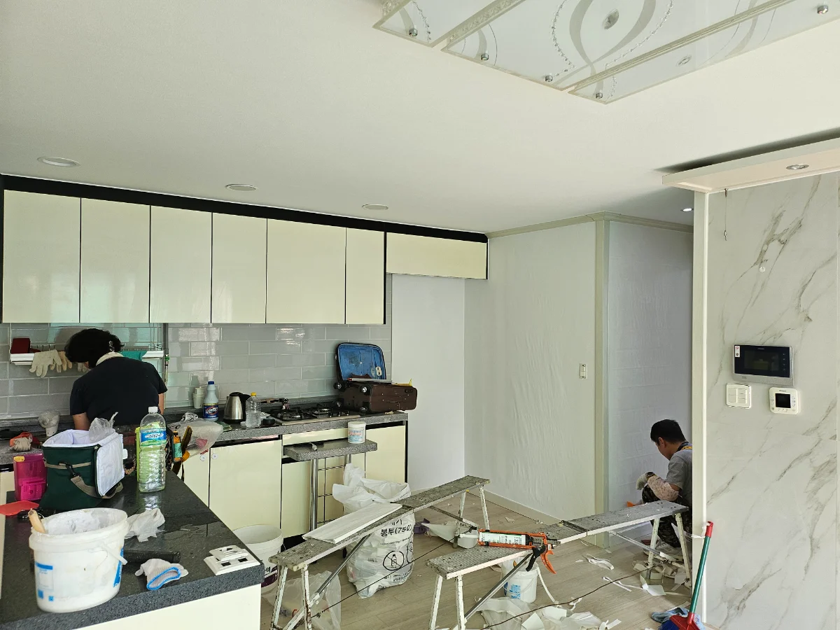 부천시 송내동 빌라 25평 도배 시공 후기｜부분 도배·비용 비교 완벽 분석 (리얼 데이터 공개)