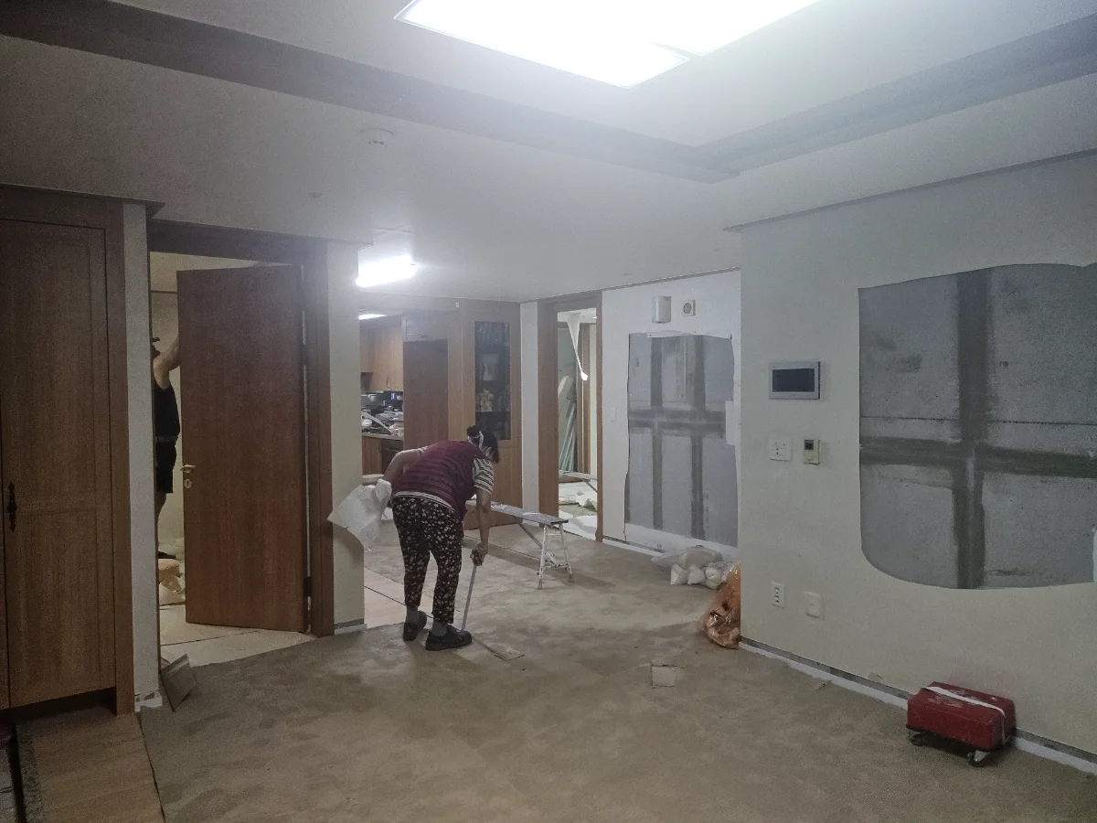 부천시 소사동 LH 24평 도배 시공 후기｜시공 결과·비용 비교 결과 공개 (실전 팁)