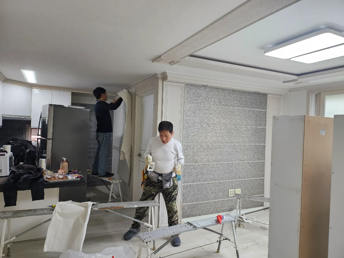 부천시 범박동 아파트 24평 도배 시공 후기｜시공 과정·전후 비교 결과 공개 (리얼 데이터 공개)