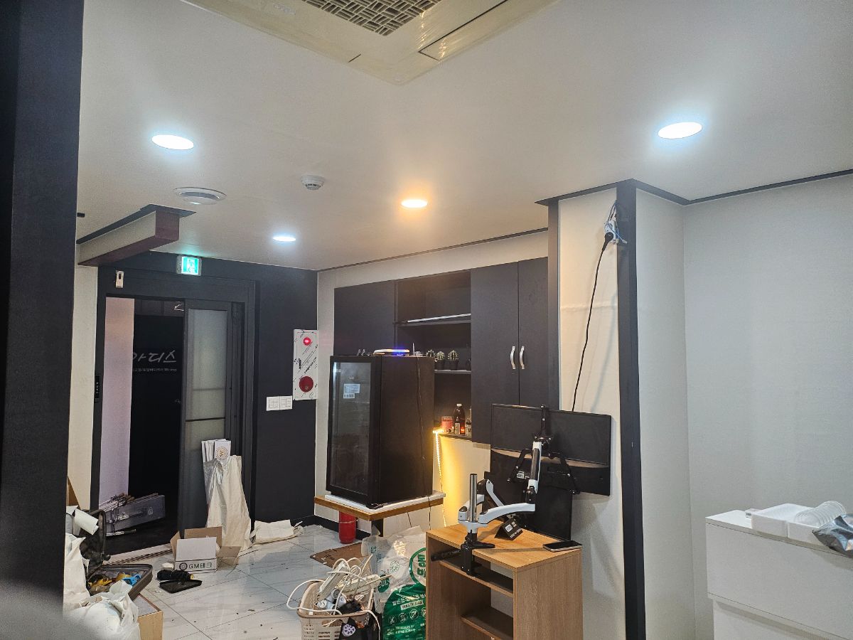 강서구 화곡동 병원 대기실·진료실 도배교체로 밝고 위생적인 공간 조성