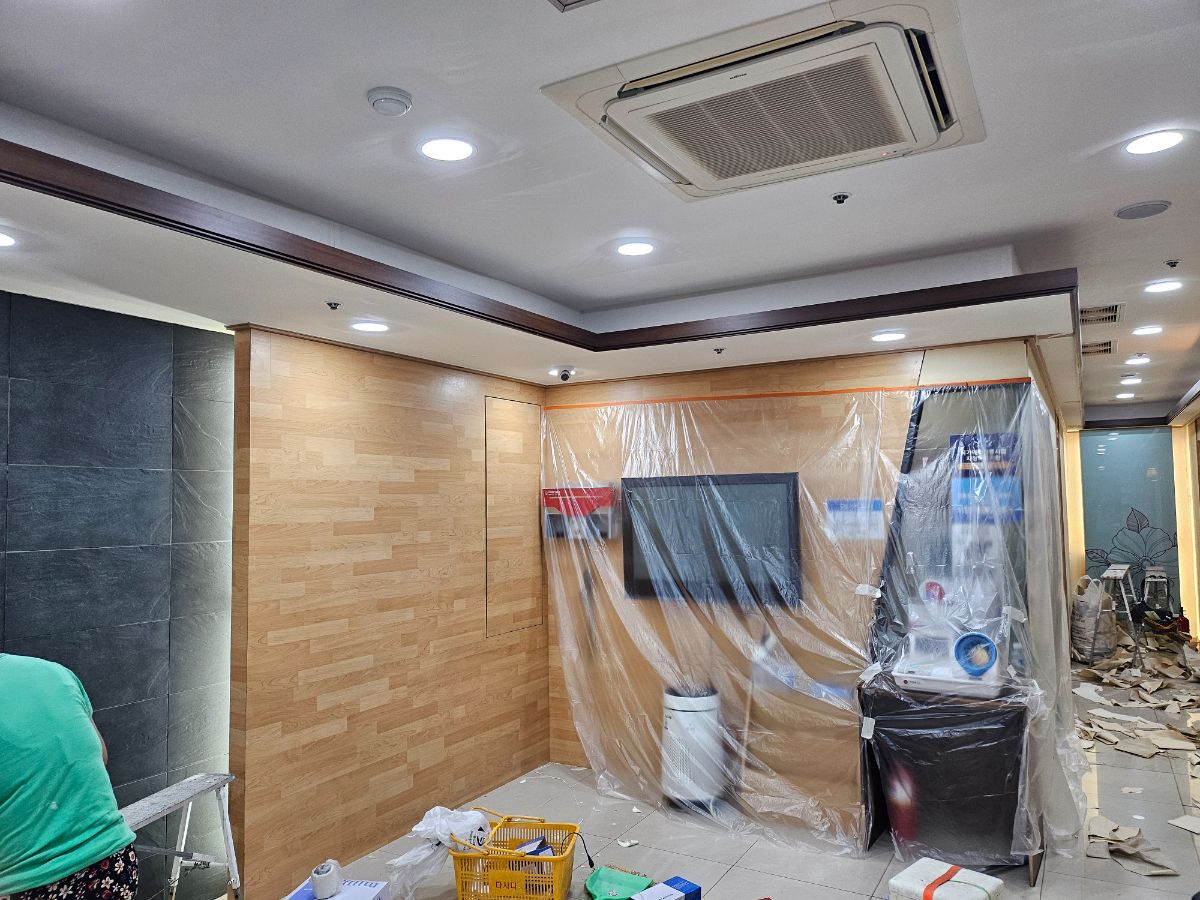 병원 도배시공 후기 – 위생적이고 깔끔한 공간 완성