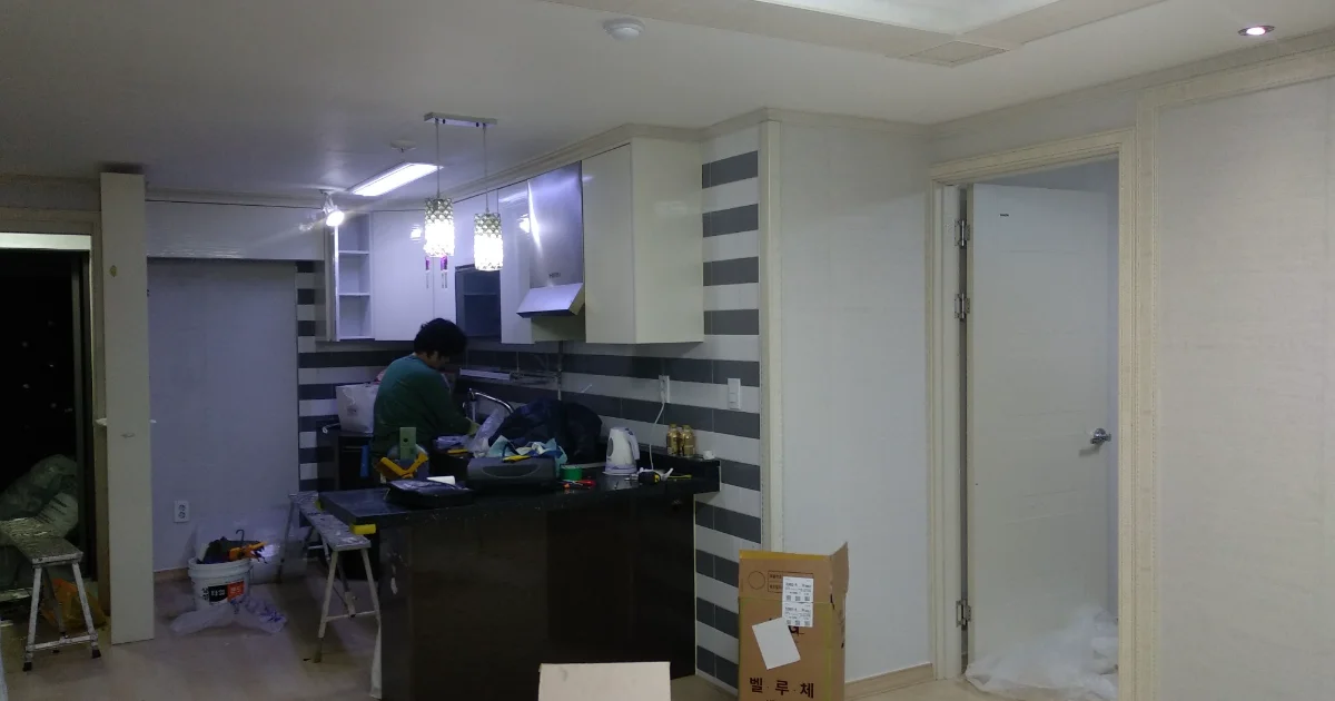 구로구 오류동 빌라 도배 시공 후기｜노후 벽면 정리부터 깔끔한 마감까지