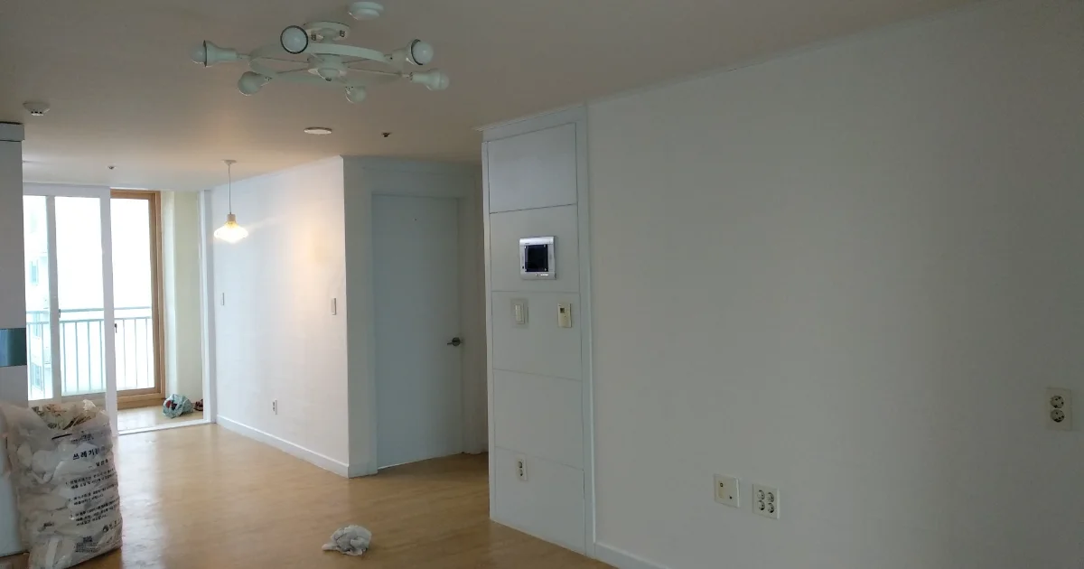 군포시 산본동 개나리 주공 아파트 24평형 도배 시공 후기｜노후 아파트 깔끔한 분위기 개선