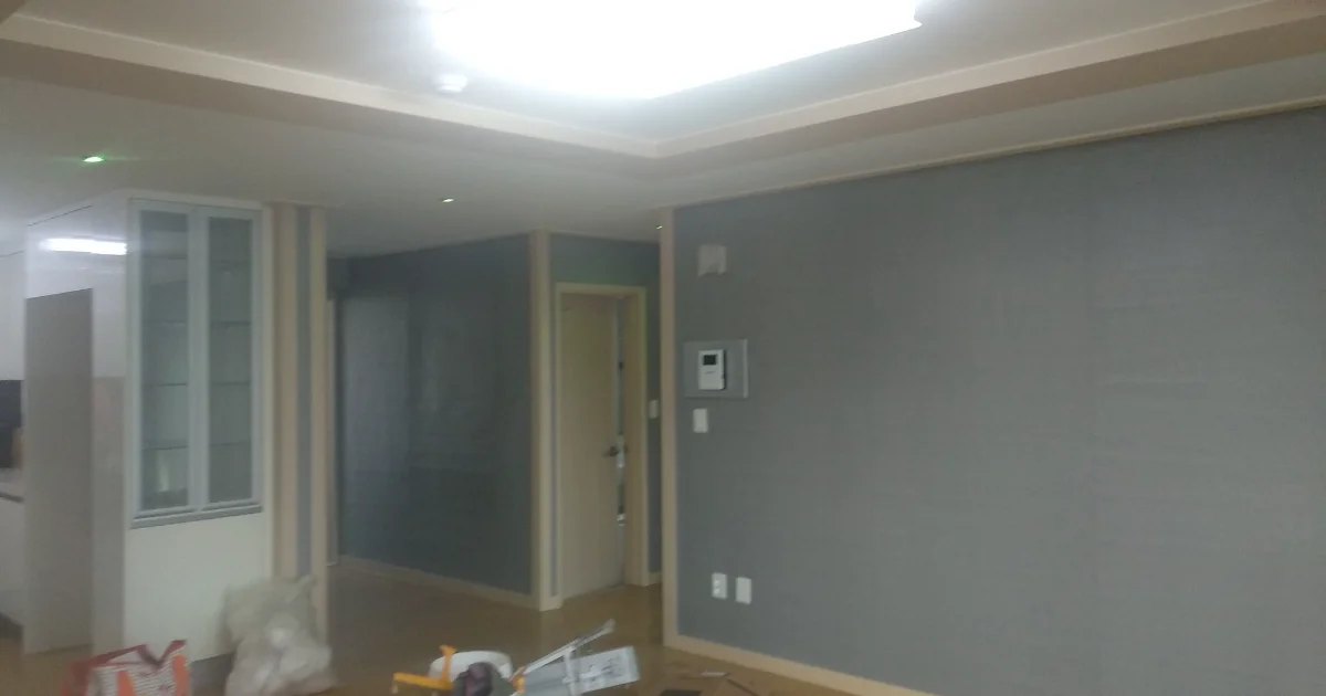 시흥시 미산동 해가든 아파트 도배 시공 후기｜깔끔한 바탕 정리와 밝은 실내 완성