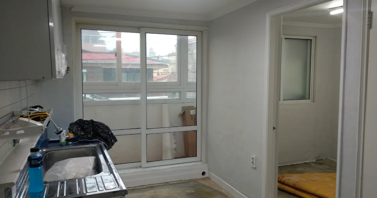 부천 춘의동 LH 도배 시공 후기｜노후 벽면 정리로 깔끔한 실내 완성