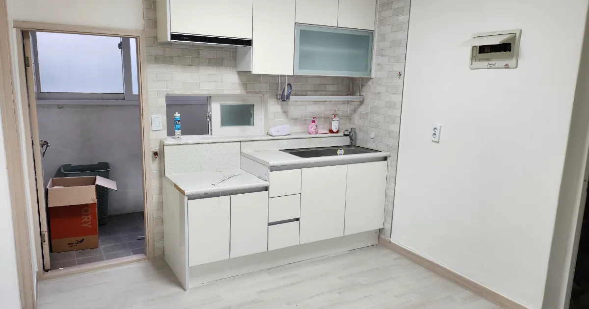 부천 중동 lh도배시공 원룸 도배 시공은 공간이 작아 보여도 작업 공정은 동일하기 때문에 자재 선택 + 벽 상태 + 몰딩/가구 유무에 따라 비용과 기간이 달라집니다.