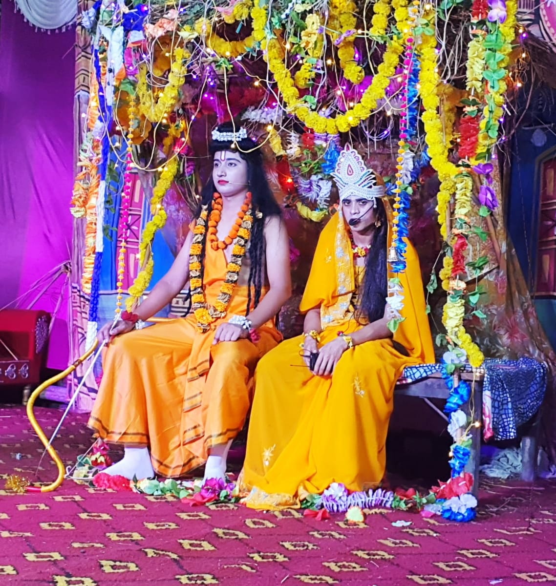 यूपी : रावण का किरदार देखने के लिए धार्मिक रामलीला में उमड़ा जनसैलाब
