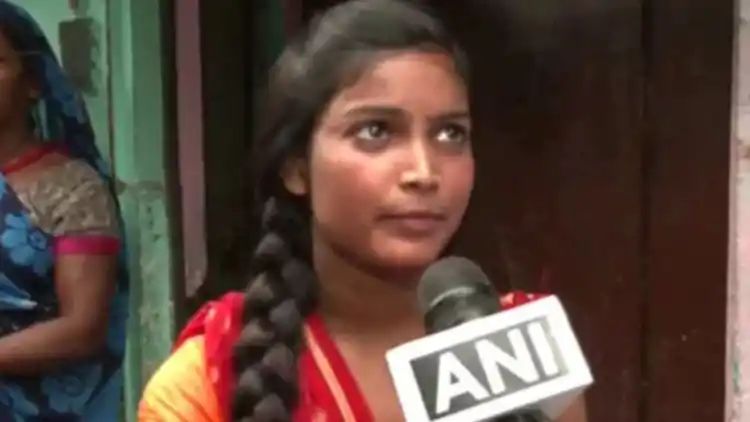 सेनेटरी से चर्चा में आई युवती को मुफ्त मिलेंगे 'पैड', पढ़ाई का खर्च भी उठाएगी कंपनी