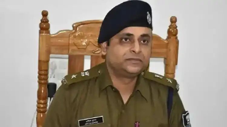 बिहार के IPS अधिकारी के खिलाफ वारंट जारी, UP में भी रेड, जहां भी दिखे पकड़ लिए जाएं, आदेश जारी