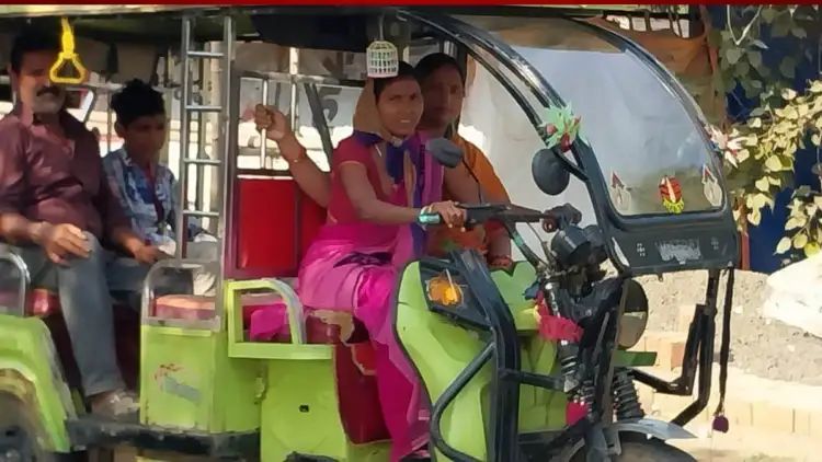 भागलपुर की लेडी ई-रिक्शा चालक पिंकी के हौंसले को सलाम, बोली- मैं नहीं बनी लेकिन बच्चों को बनाना है डाक्टर और इंजीनियर।