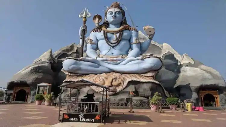 क्या आप जानते हैं?शिव मंदिर में नंदी क्यों होते हैं विराजमान, इनके कान में क्यों बोली जाती हैं मनोकामनाएं?