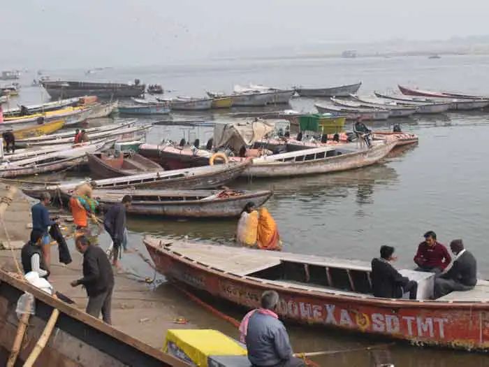 वाराणसी : प्रशासन के नियम को करेंगे फॉलो, महापंचायत में नाविकों का फैसला,,,।