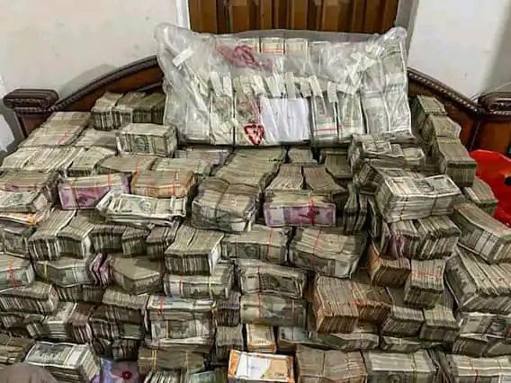 Hawala Money: कार की डिक्की और टूल बॉक्स में मिले इतने करोड़ रुपये, हवाला के जरिये ले जाया जा रहा था गुजरात,,,।