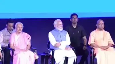 PM Modi Varanasi Visit Live: रुद्राक्ष सेंटर में PM मोदी, थोड़ी देर में One World TB Summit को करेंगे संबोधित