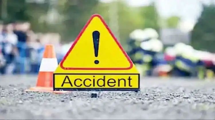 UP Road Accident: अमेठी में सड़क हादसे में मोटरसाइकिल सवार दो युवकों की मौत,,,।