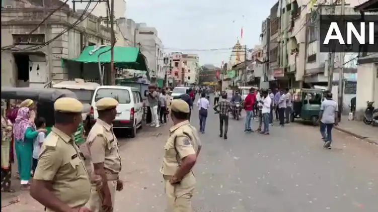 बड़ी खबर : गुजरात में रामनवमी शोभा यात्रा पर पथराव, इलाके में तनाव के बाद शांति, वही महाराष्ट्र में दो गुटों में मारपीट वह पथराव की घटना,,,।