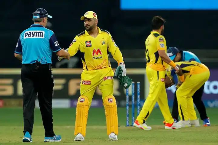 IPL 2023: CSK ने KKR को 49 रनों से हराया,फिर दिखा 'धोनी रिव्यू सिस्टम' का कमाल, दो बार अंपायर को बदलना पड़ा फैसला,,,।