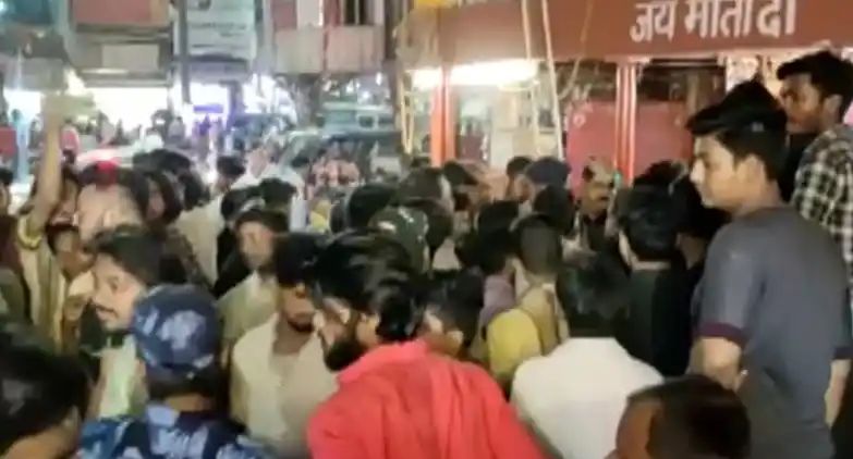 मंदिर में देवी प्रतिमा के सामने पायजामा खोलकर खड़ा हो गया मोइद्दीन, करने लगा अश्लील हरकतें,,,।