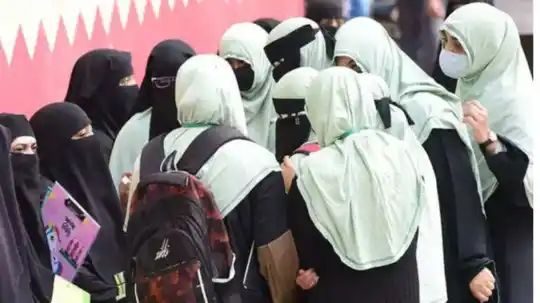 एमपी :: दमोह के स्‍कूल में धर्मांतरण की फैक्‍ट्री, हिन्‍दू छात्राओं को जबरन पहनाया हिजाब,प्रिंसिपल समेत शिक्षिकाओं ने भी बदला धर्म,,,।