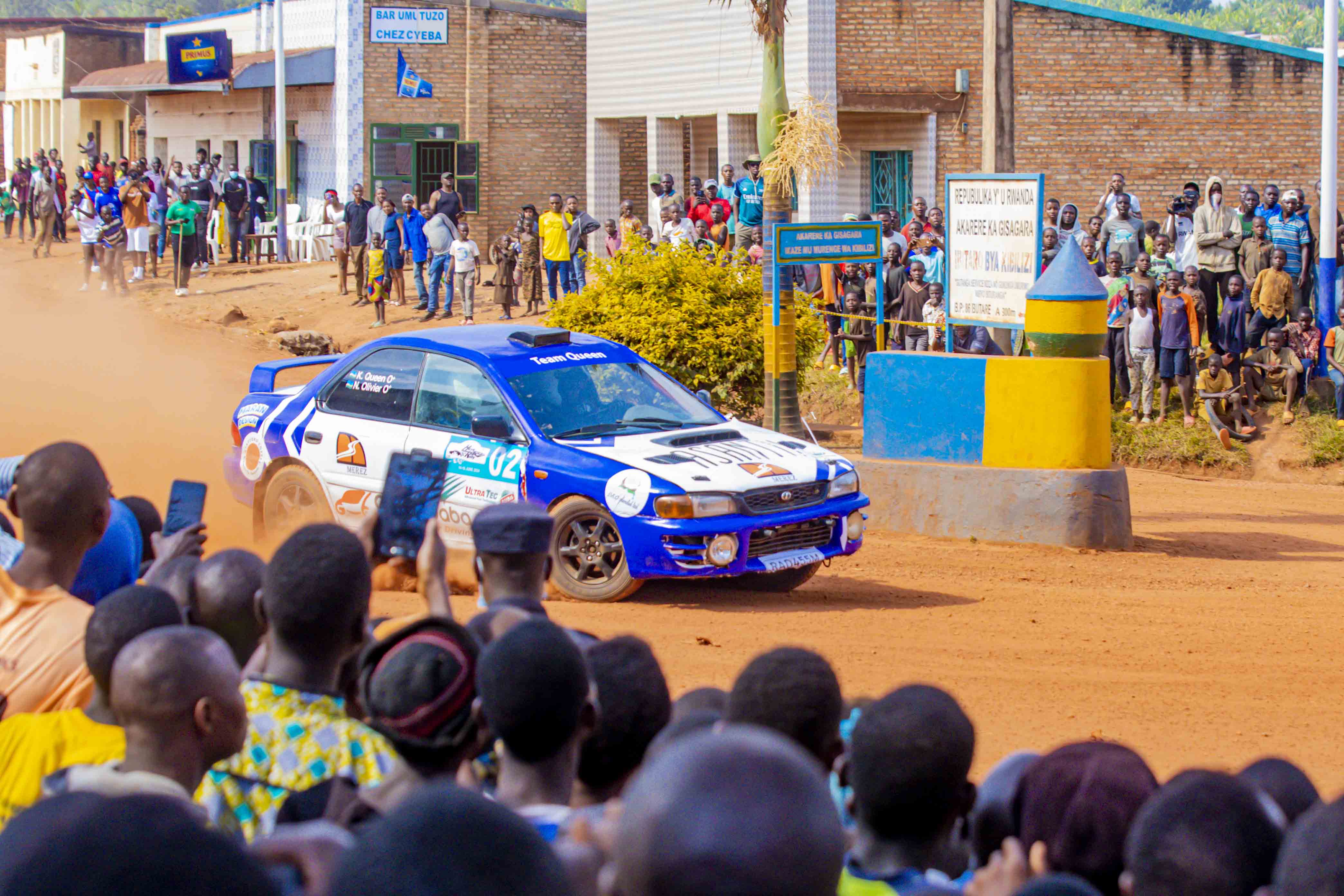 Isiganwa ry'imodoka Huye Rally ry'itabiriwe n'abanyamakuru &MCs bazwi cyane hano mu Rwanda rirashyushye. (AMAFOTO)