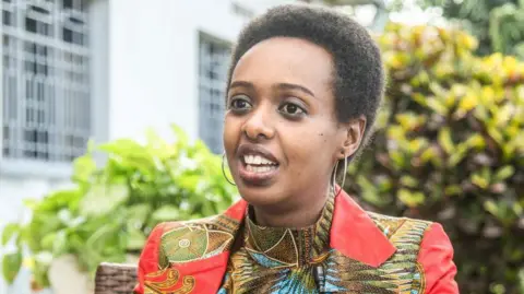 Umunyapolitiki Diane Shima Rwigara ntiyemeranya n'ibirego nyina umubyara ashinjya ubutegetsi bw'u Rwanda