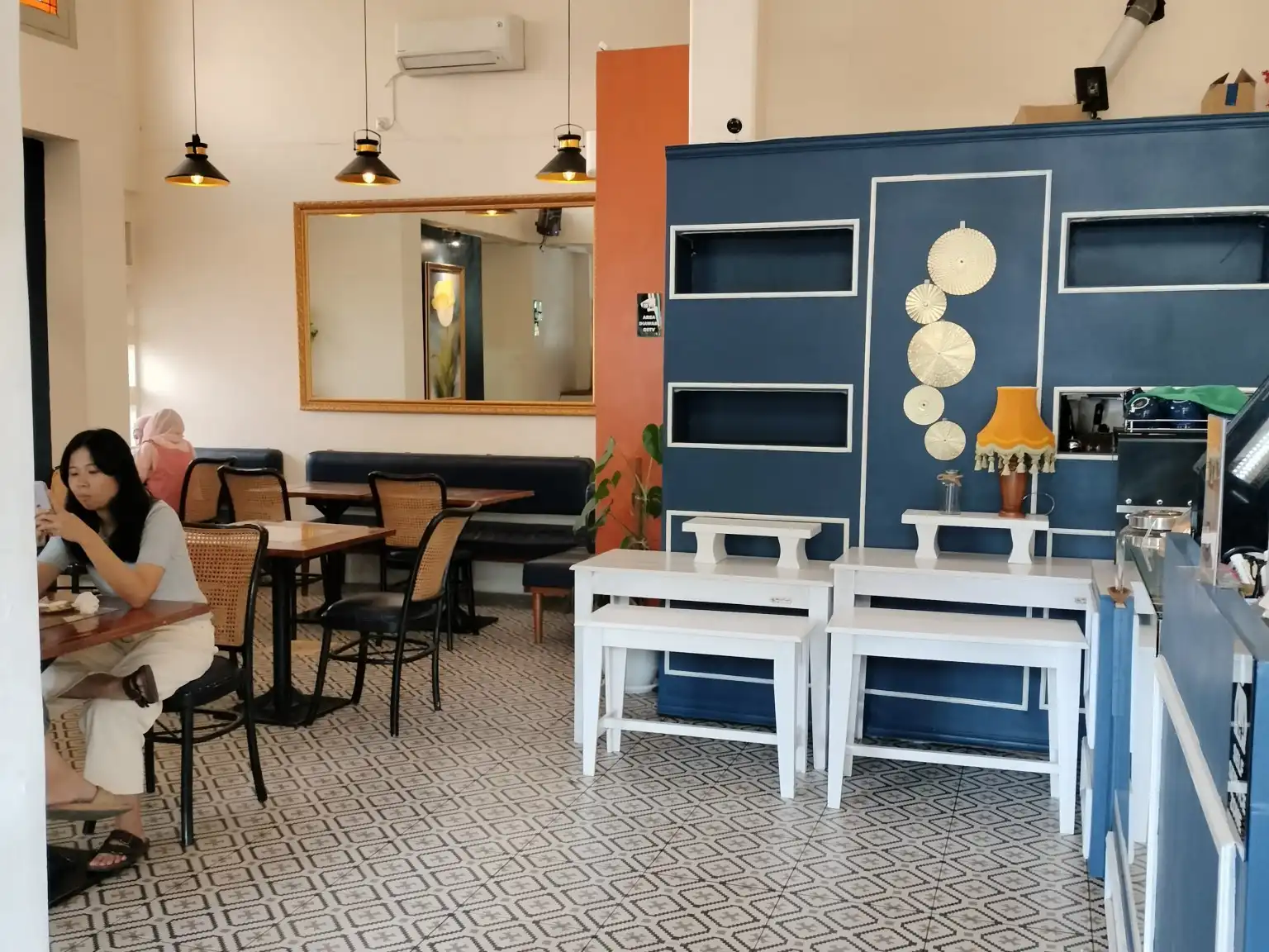 momo's coffee & bakery