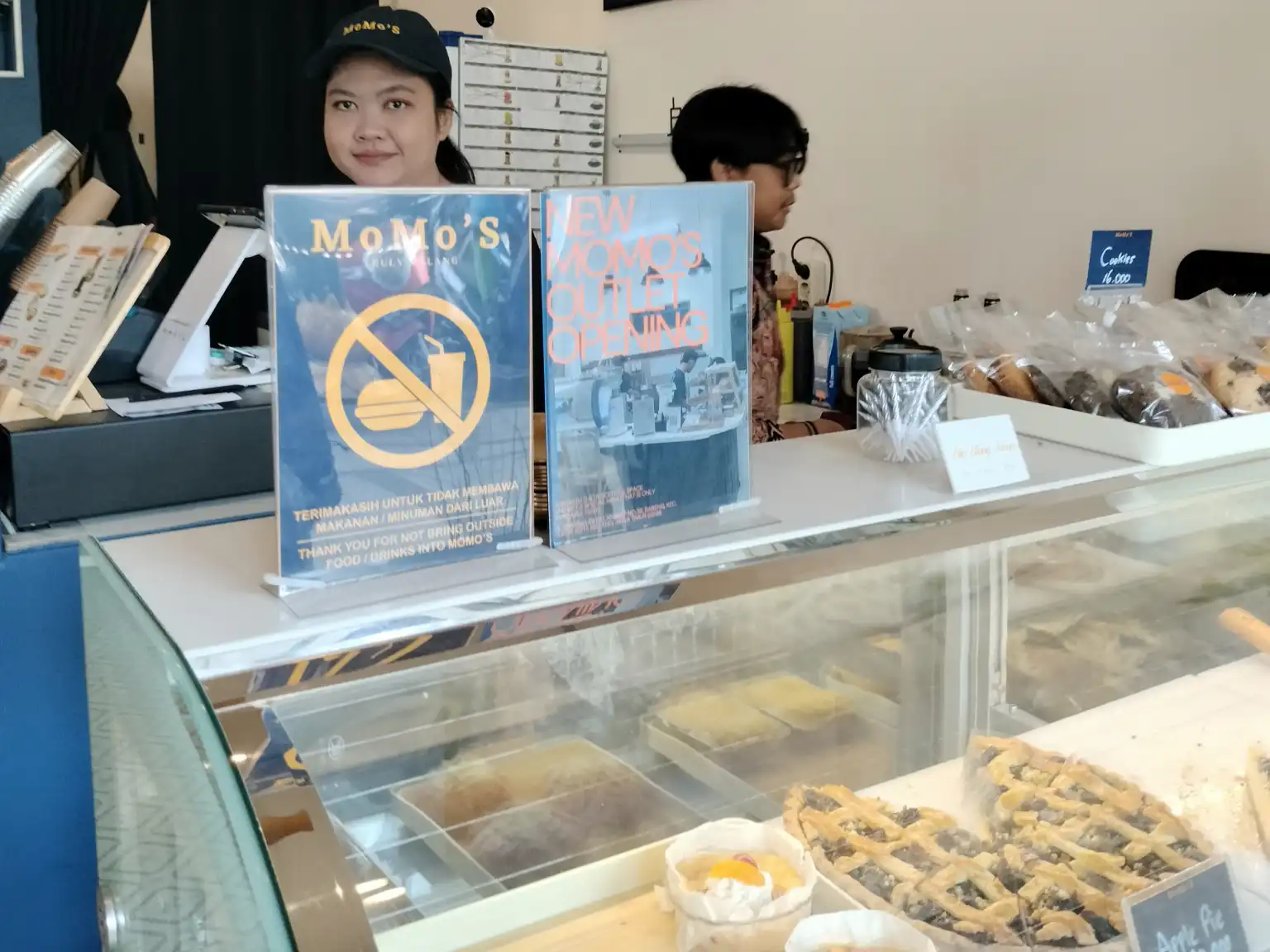 momo's coffee and bakery