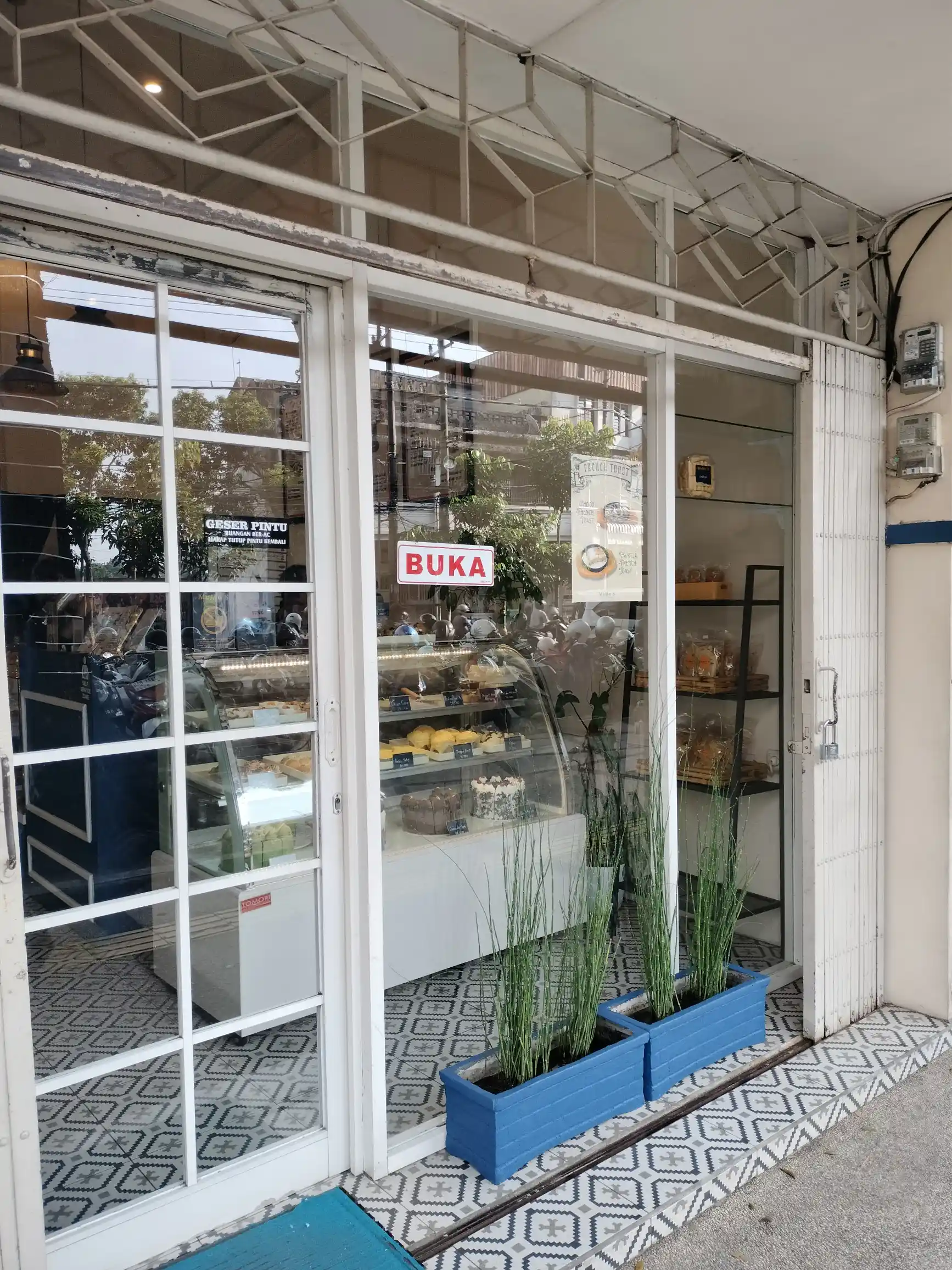 momo's coffee & bakery