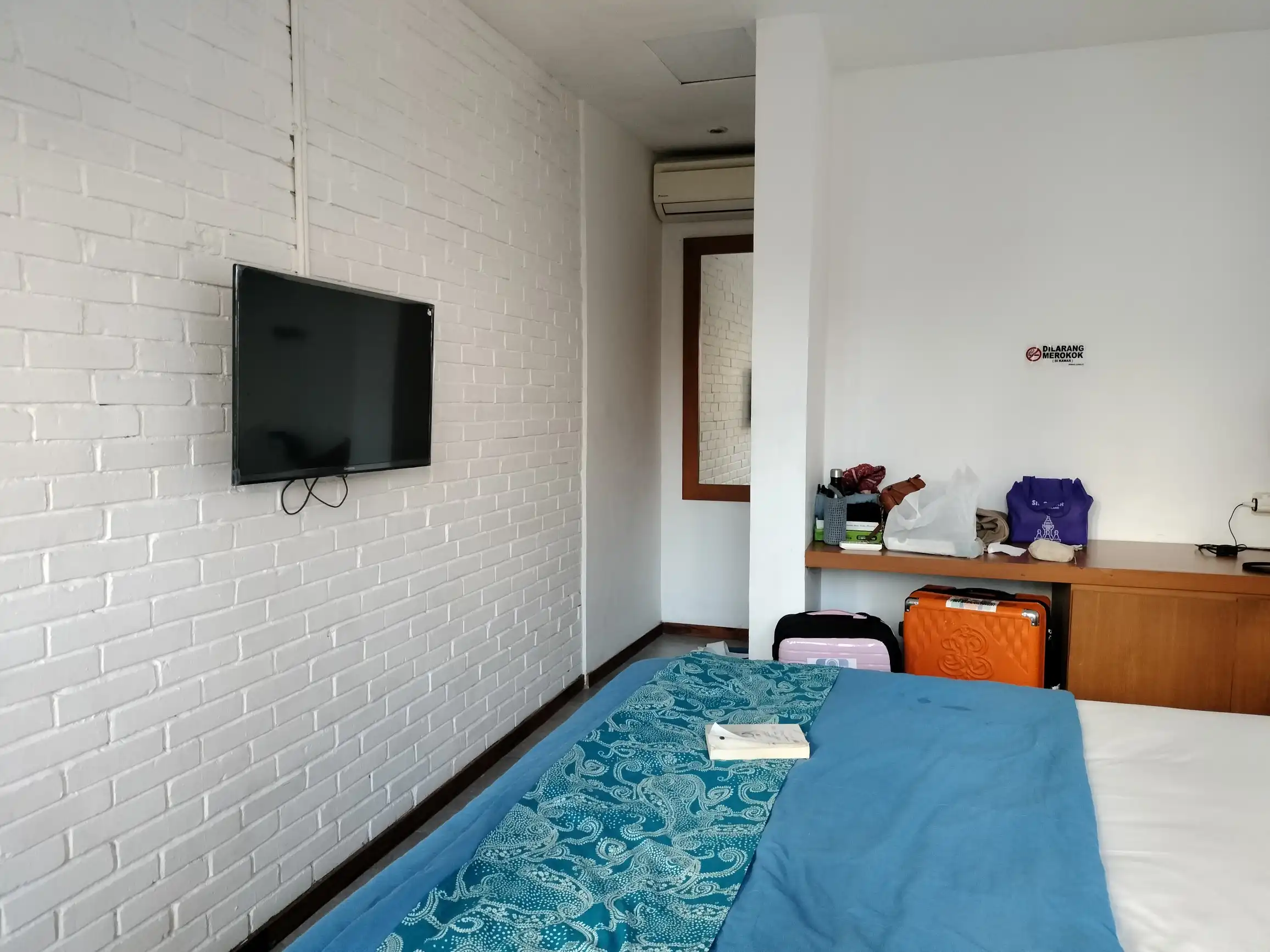 kamar di pawon cokelat