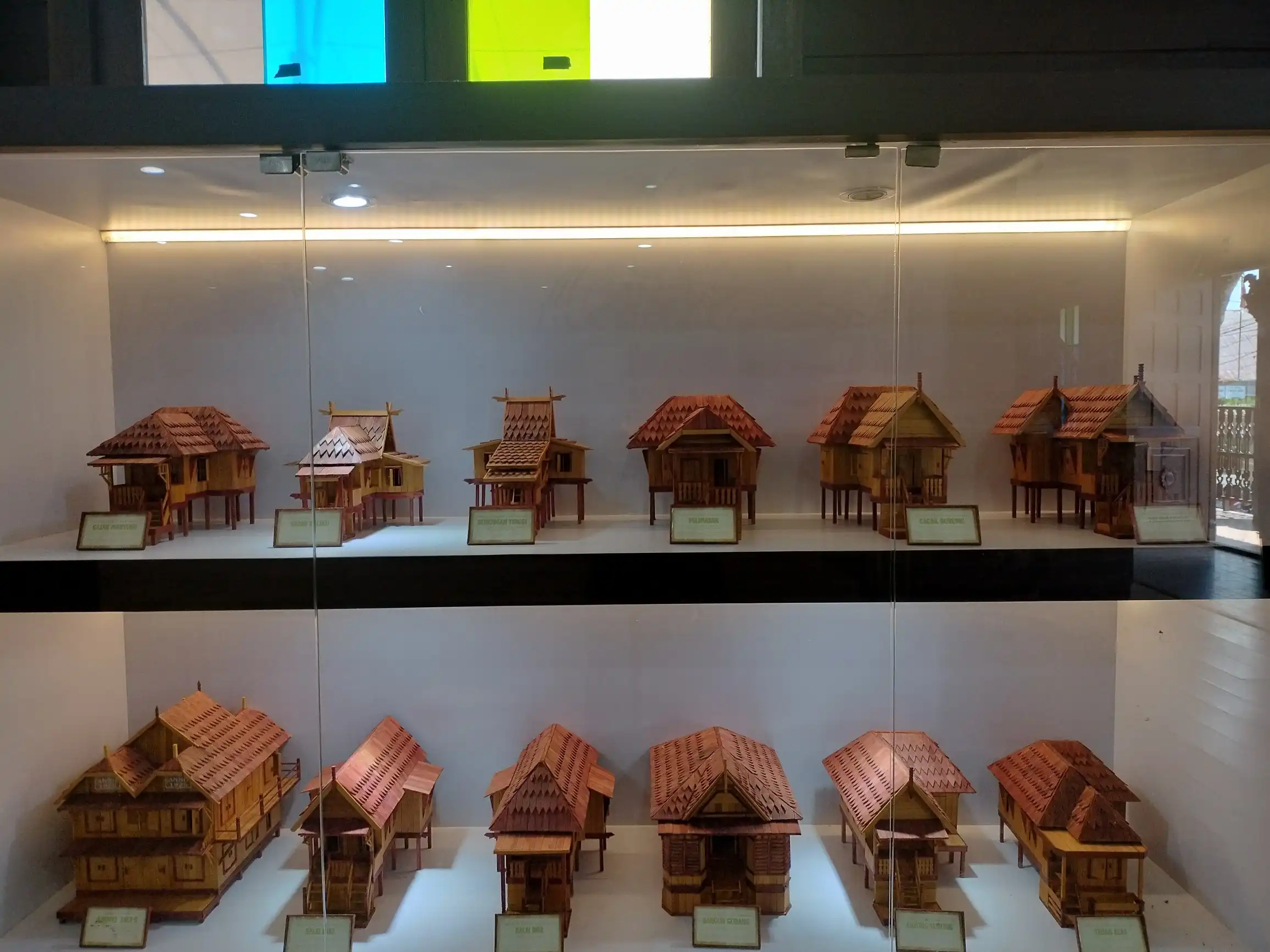 miniatur rumah banjar di rumah anno