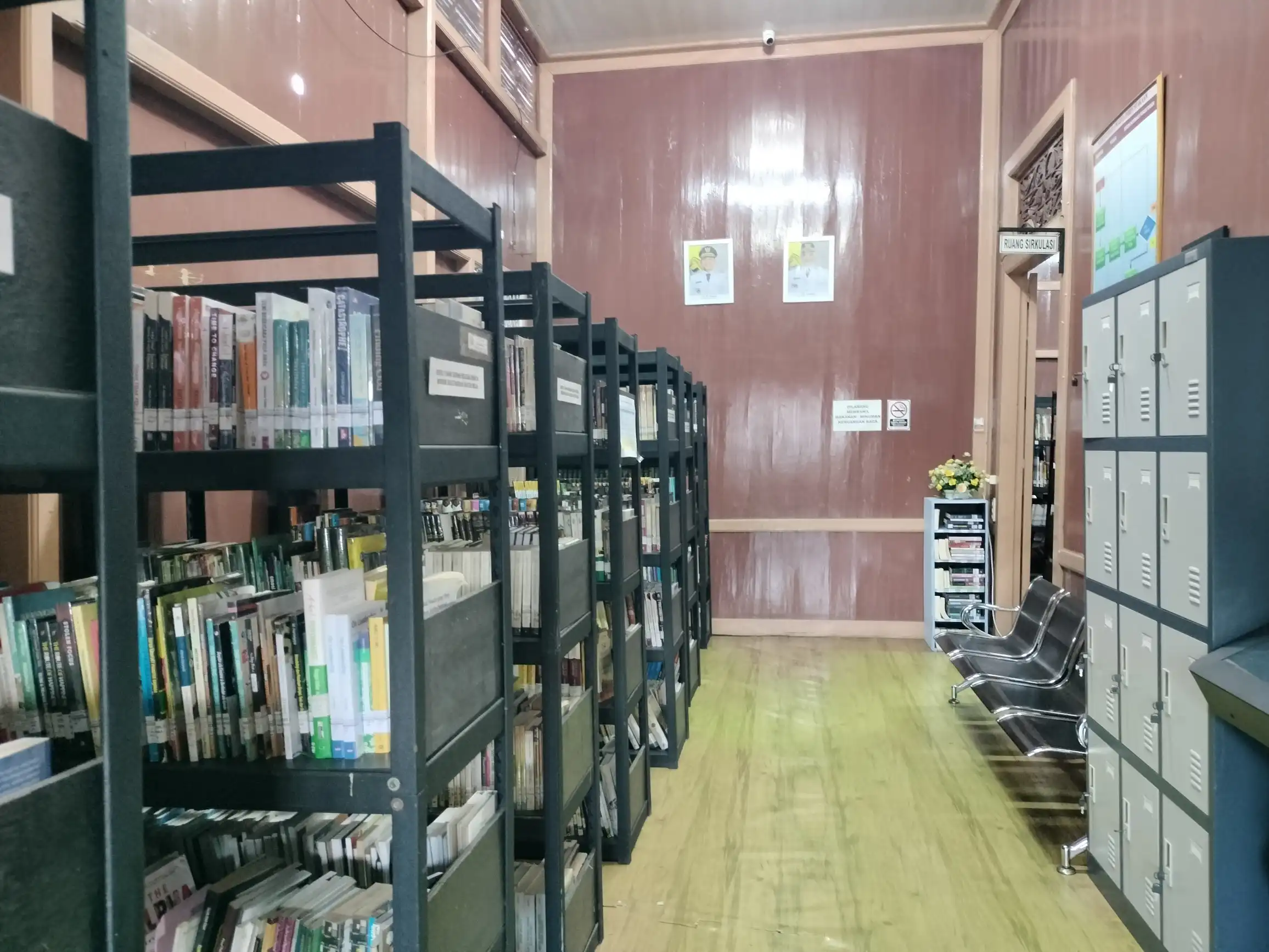 bagian dalam perpustakaan kota banjarmasin