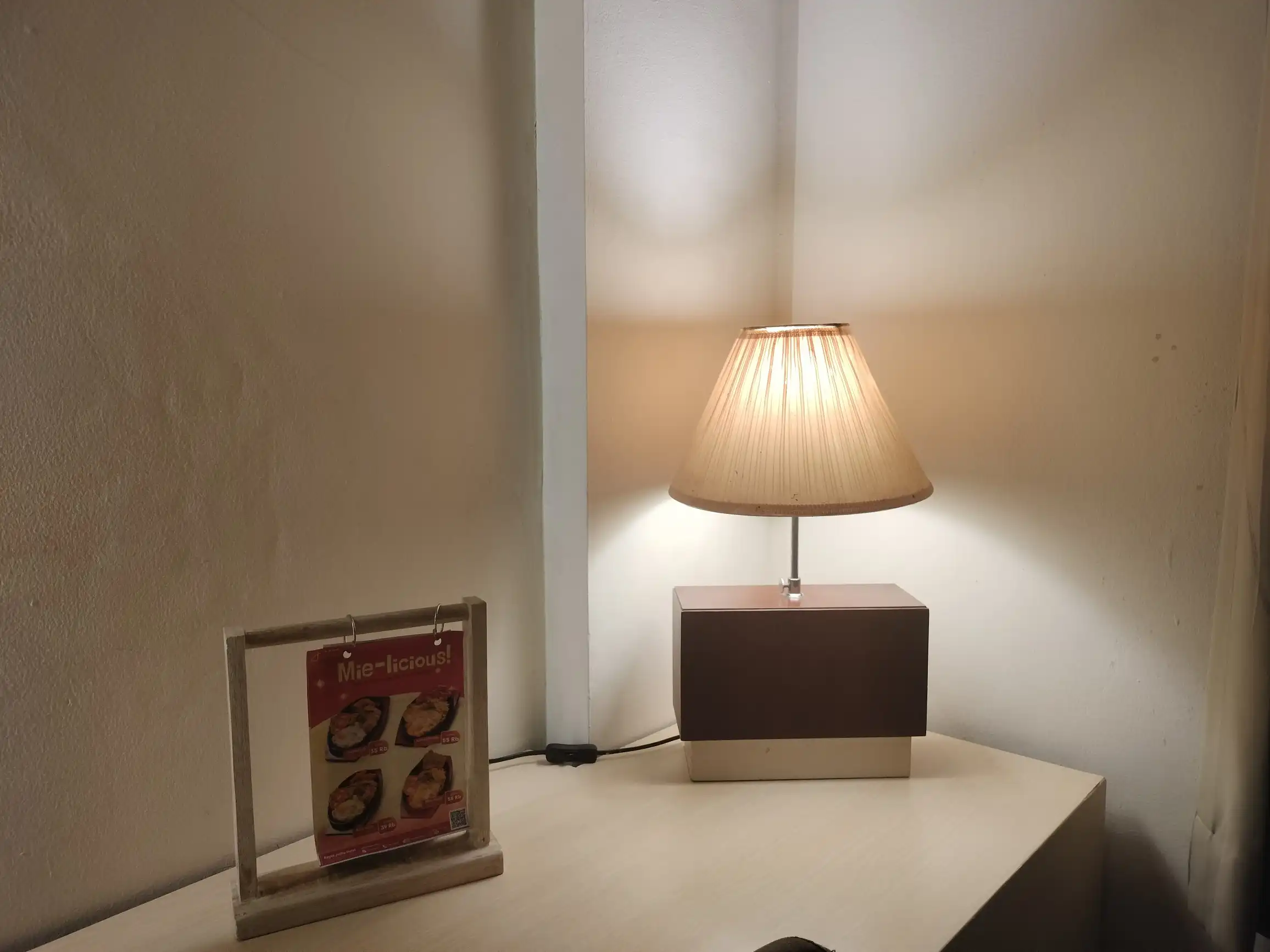 meja kerja royal jelita hotel