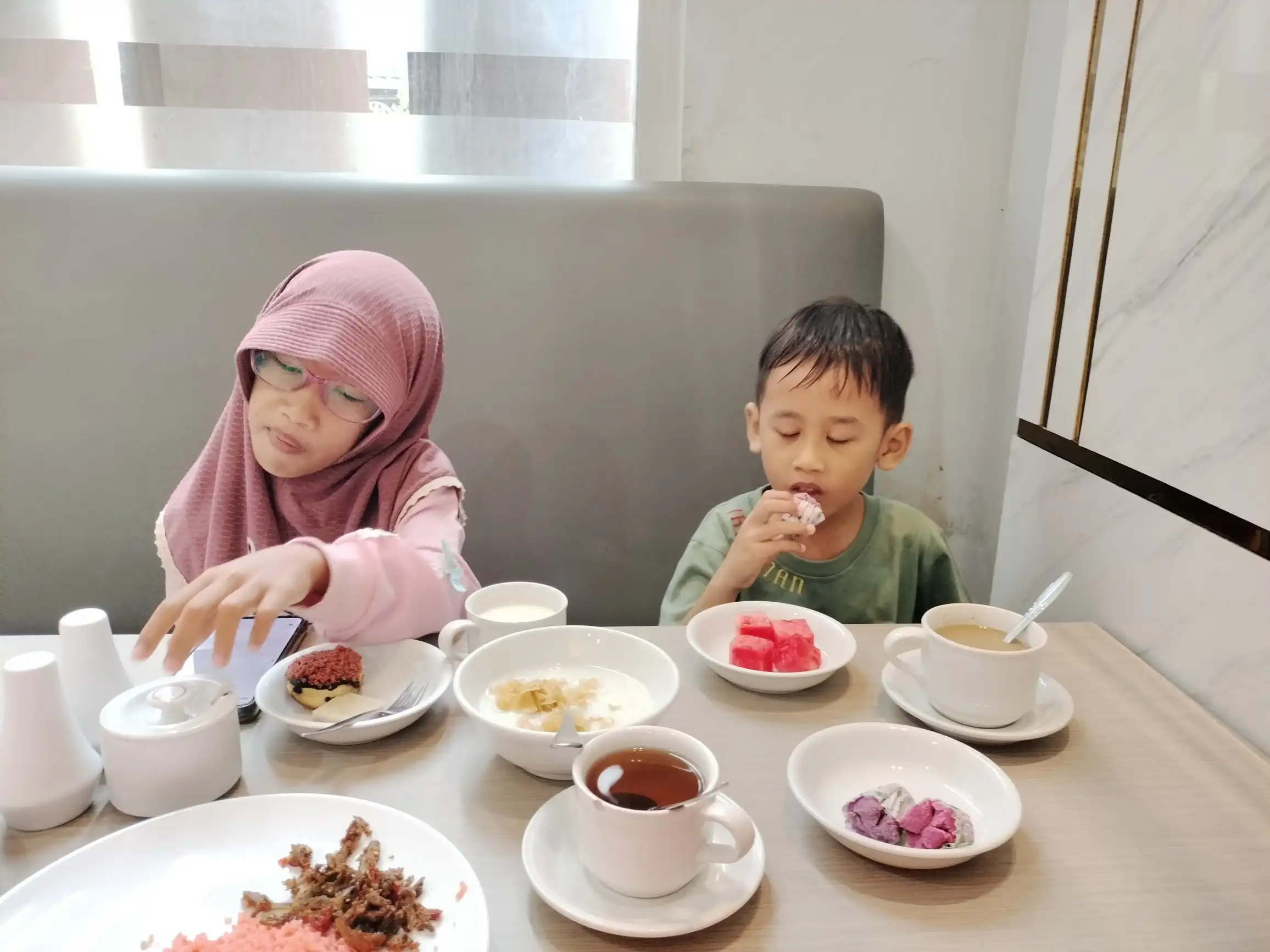 sarapan di royal jelita hotel