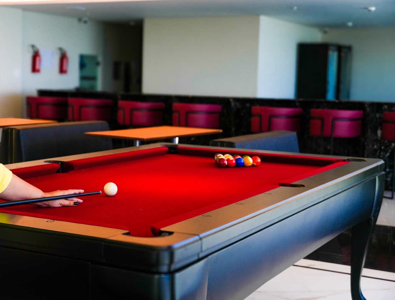 LOUNGE COM BAR E JOGOS