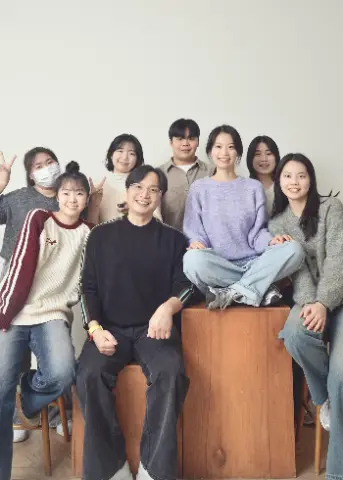 2026.청년회사진-방긋