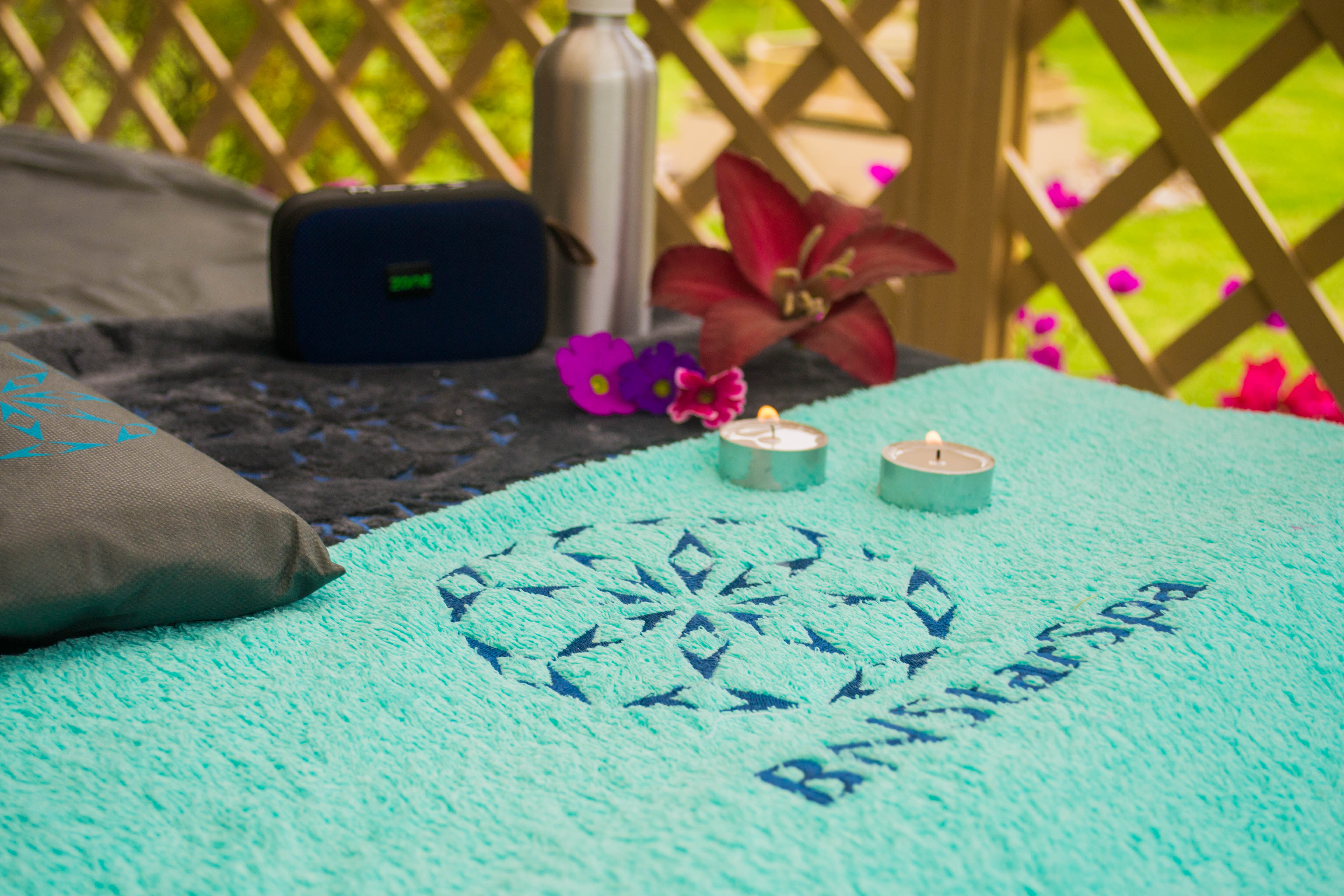 BNStaSpa Ambiente relajante de spa con velas y flores