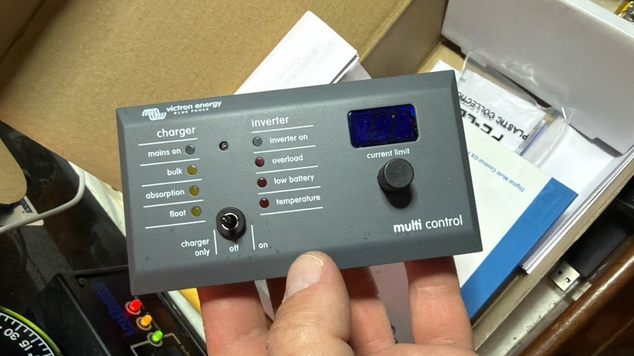 Victron Digital Multi Control 200A GX
