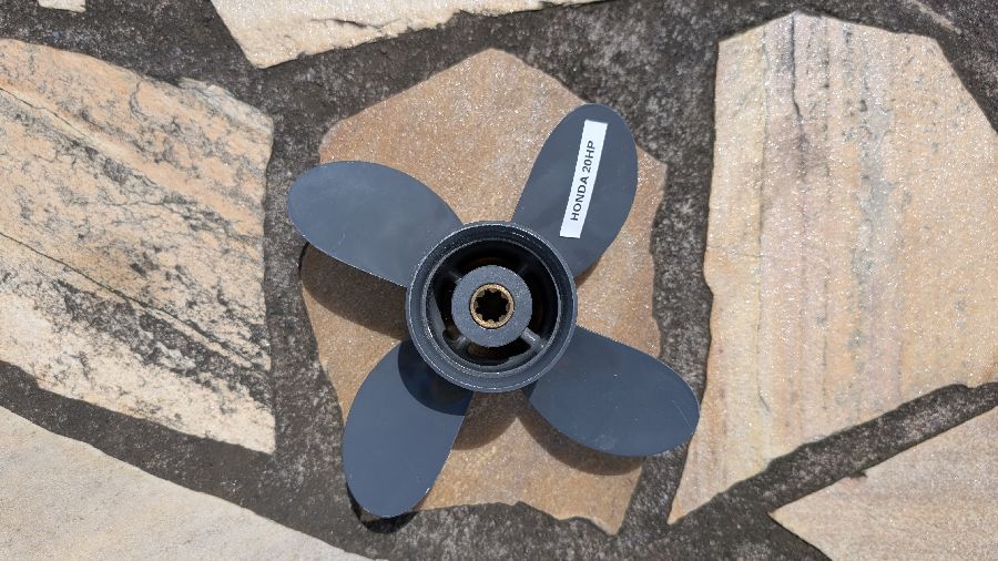 Propellers for sale: Honda 4 Strokes 20 HP & Yamaha 2 Strokes 9.9 HP