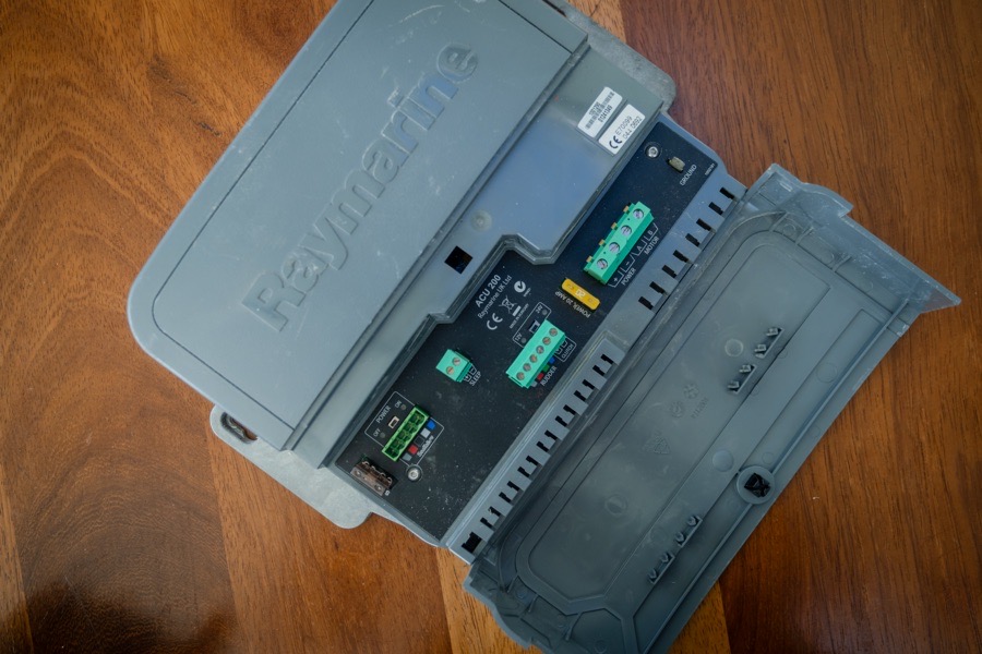 Raymarine ACU-200 Actuator Control Unit — photo 2