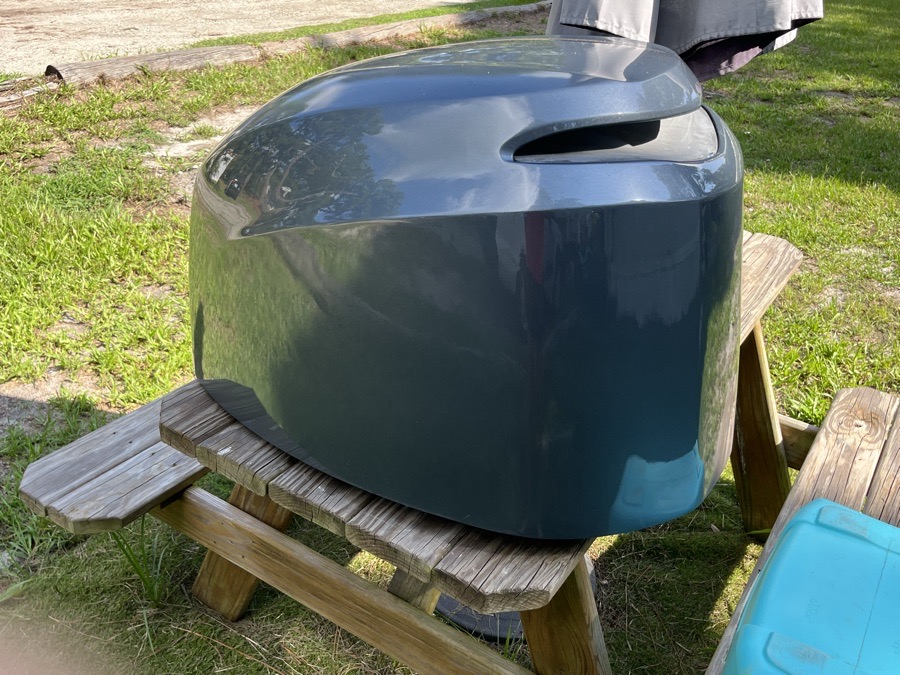 Outboard Motor Cowling / Engine Cover – Good Condition — photo 2