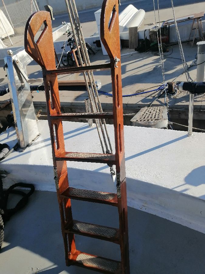 Folding Teak and Bronze Bathing Ladder with 6 Steps — photo 2