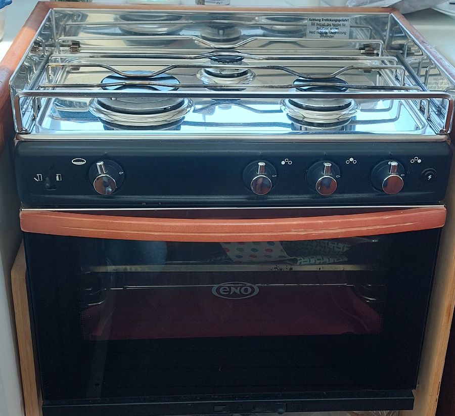 ENO 3-burner gas stove, barely used — photo 2